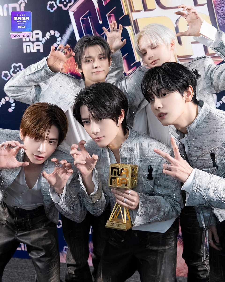MnetMAMA's tweet image. [#2025MAMA] UH-HEUNG 4-CUTS BEHIND📸 TOMORROW X TOGETHER (투모로우바이투게더)

Let us reveal the behind the scenes cuts🙌
Take a look at the UH-HEUNG POSE from artists!

HEAR MY ROAR, UH-HEUNG
2025 MAMA AWARDS

#MAMAAWARDS #2025MAMAAWARDS