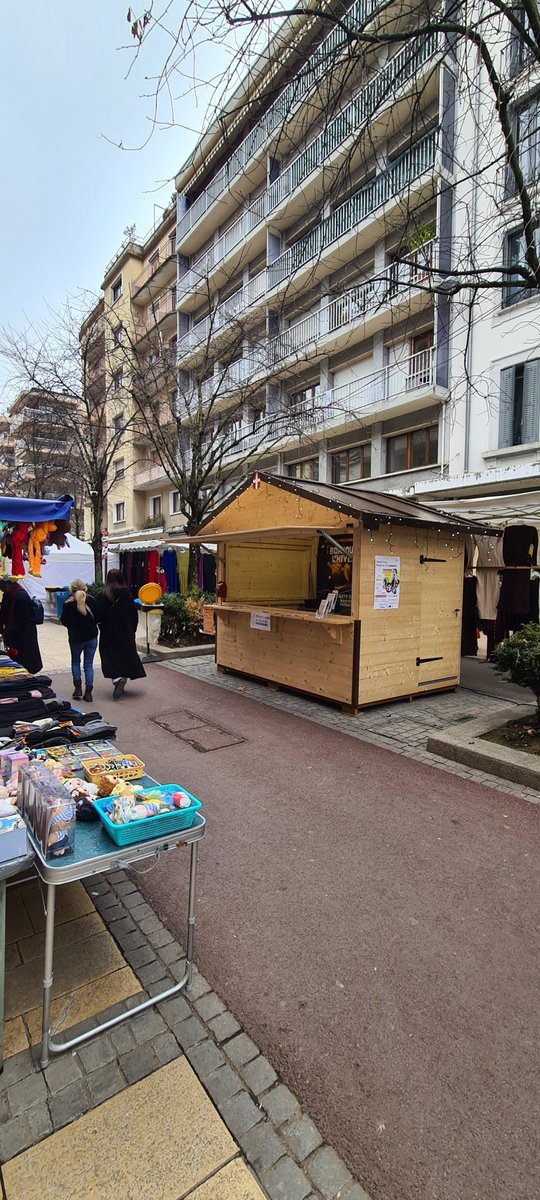 [RETOUR EN IMAGES] 📸
La Mission Locale était présente vendredi sur le marché de Noël 🎄

Un moment convivial pour échanger, présenter nos services et aller à la rencontre du public.