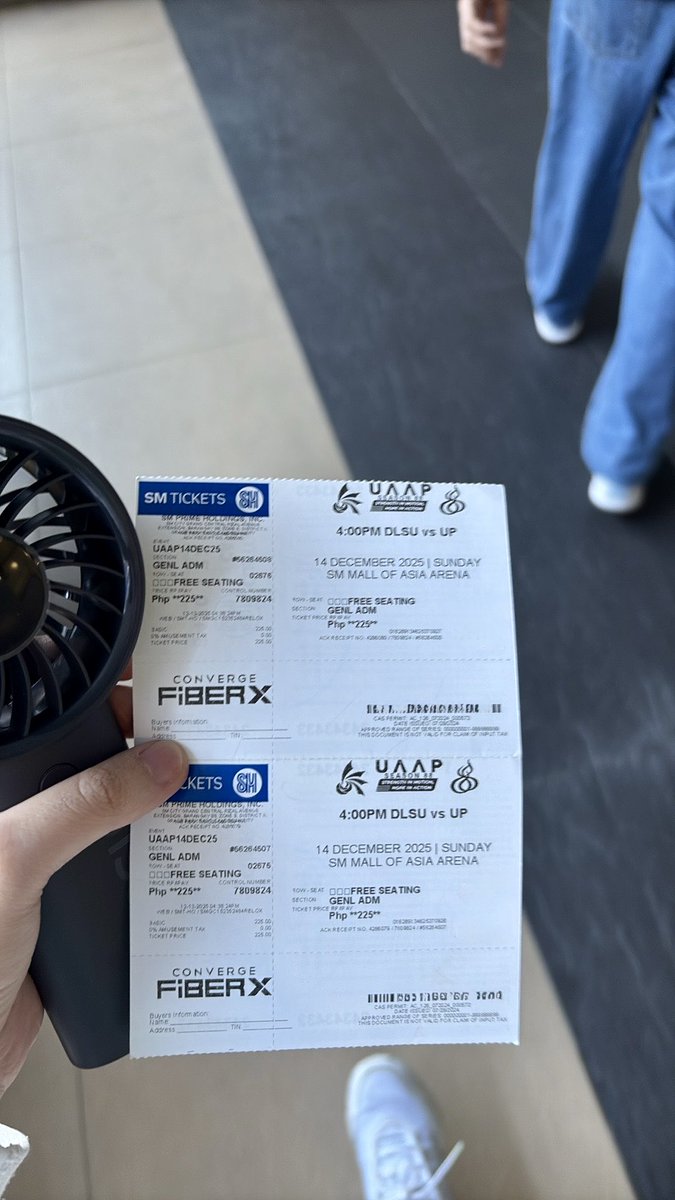 chiuviasy's tweet photo. [review!] got to watch and support dlsumbt in the uaap finals Game 2, thanks to @JAYSBNS  for the tix!! 💚 tickets were reasonably priced, and she was easy to communicate with. would definitely vouch for her!^^ #UAAPSeason88 #JAYSPROOFS https://t.co/ra51Of4yEB