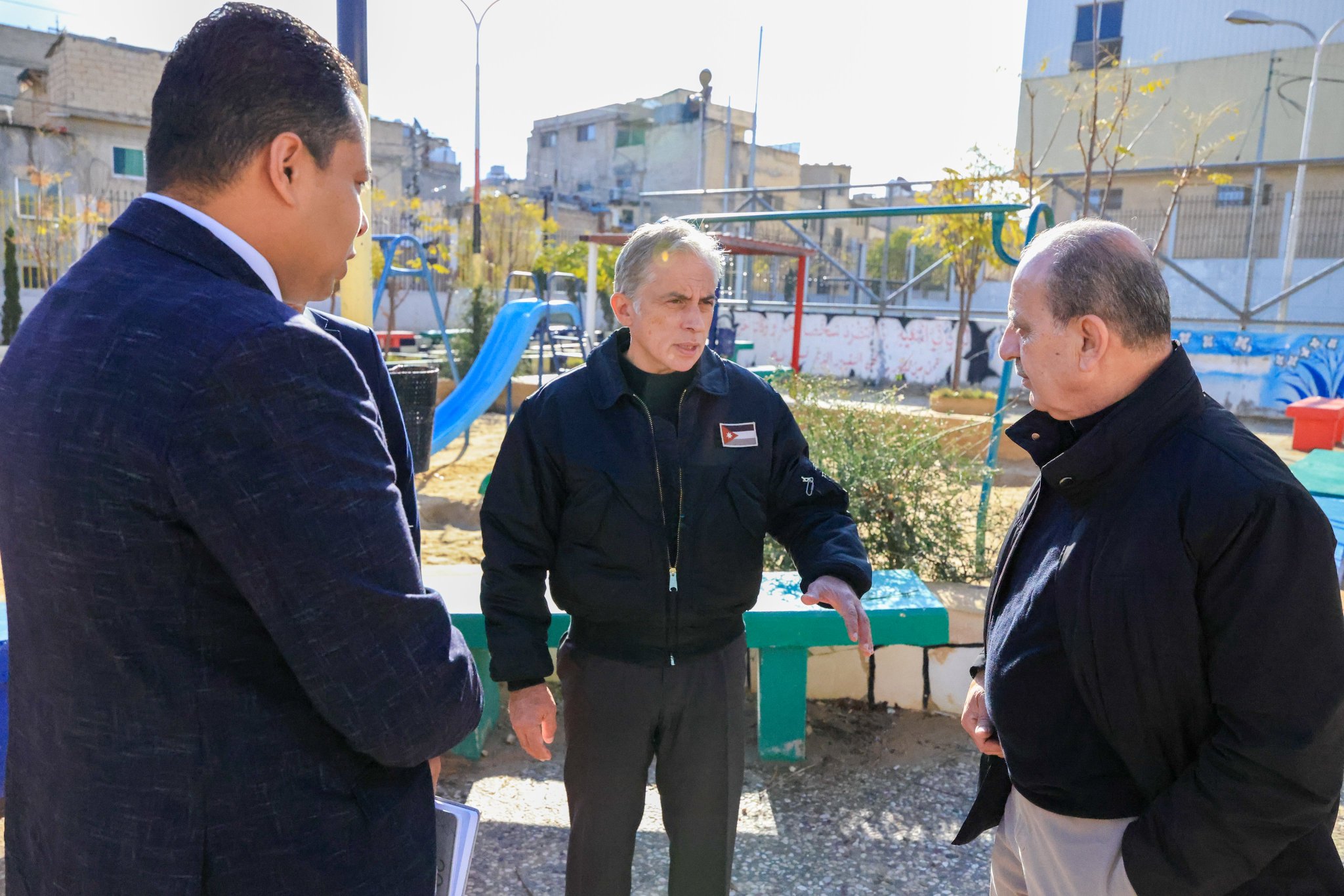 عاجل|| رئيس الوزراء الدكتور جعفر حسَّان يوجِّه بتحديث حديقة البقعة، وتأهيل ملاعبها ومرافقها وساحاتها، وإنشاء ملعب خماسي جديد فيها، وتزويدها بالخدمات اللازمة لتكون متنفَّساً للعائلات والأطفال وأهالي المنطقة. #بترا 