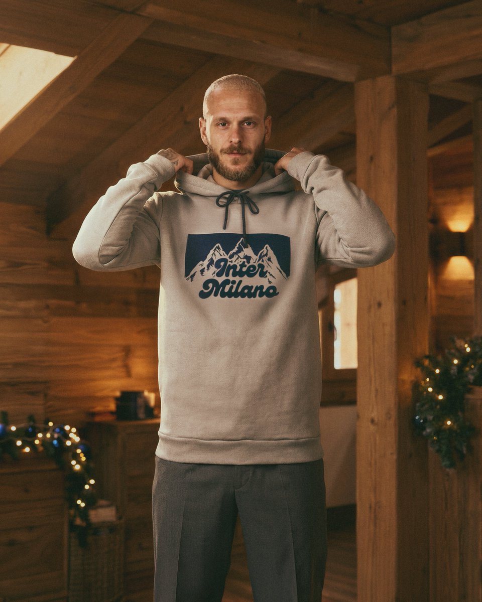 Inter_Women's tweet photo. Siete in ritardo per i regali? Niente panico: abbiamo la soluzione per voi 🫡🎁
#InterXmas
👉 https://t.co/TIkIyc024k https://t.co/1pDGte2OTs