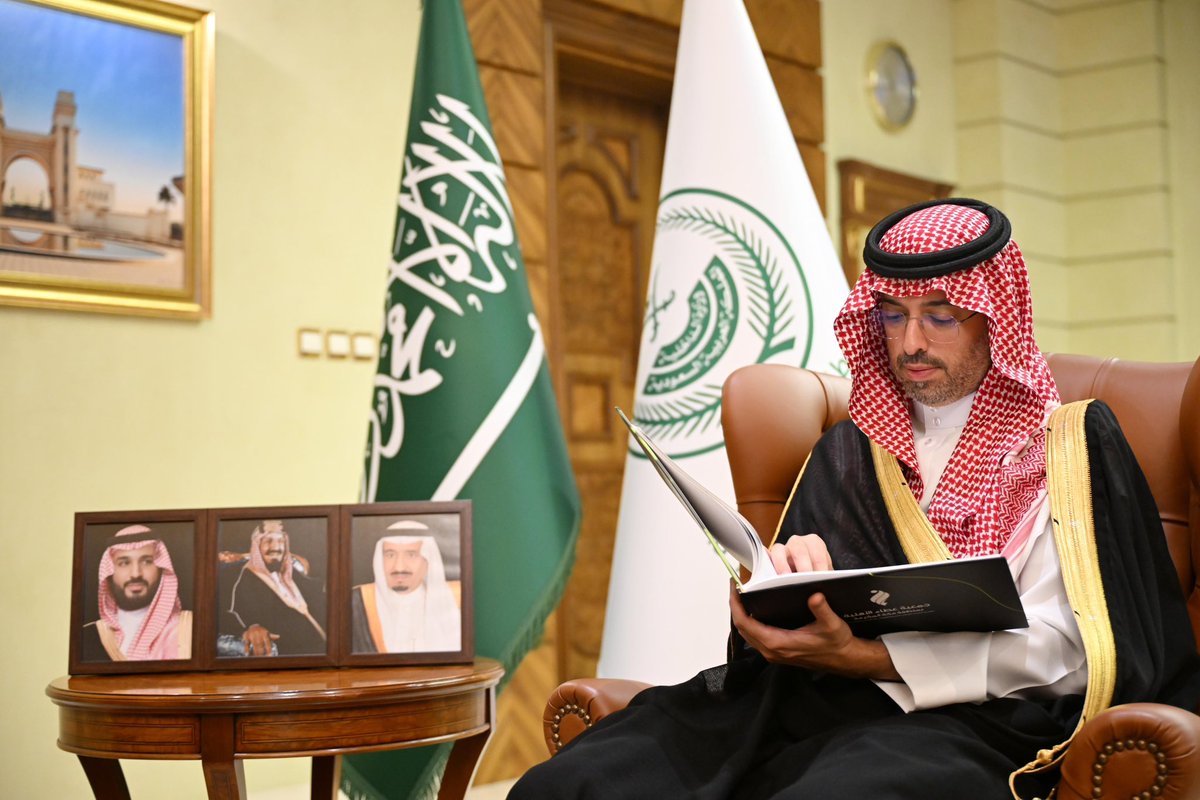 الأمير #سعود_بن_جلوي محافظ جدة يستقبل المدير التنفيذي لجمعية عطاء الأهلية بمنطقة مكة أحمد القرني وعدداً من أعضاء مجلس الإدارة .

 .. استمع سموّه لشرح عن أعمال وأنشطة الجمعية في المحافظة ، وجهودها في مشروع الإسكان التنموي .