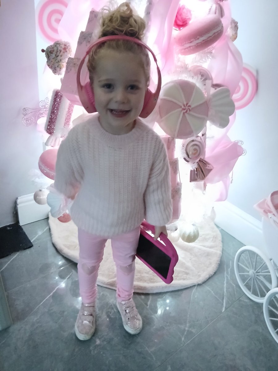 Laura Jones-Rawling tweet media