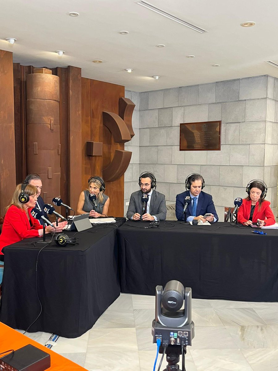 🏦 Reunimos a representantes de los diferentes grupos parlamentarios antes del Debate de los Presupuestos de la Comunidad Autónoma 2026.

📻 <a href="/Dlanochealdia/">De la Noche al Día</a>, con <a href="/perezestibaliz/">Estíbaliz Pérez</a> 
📡 rtvc.es/la-radio-canar…