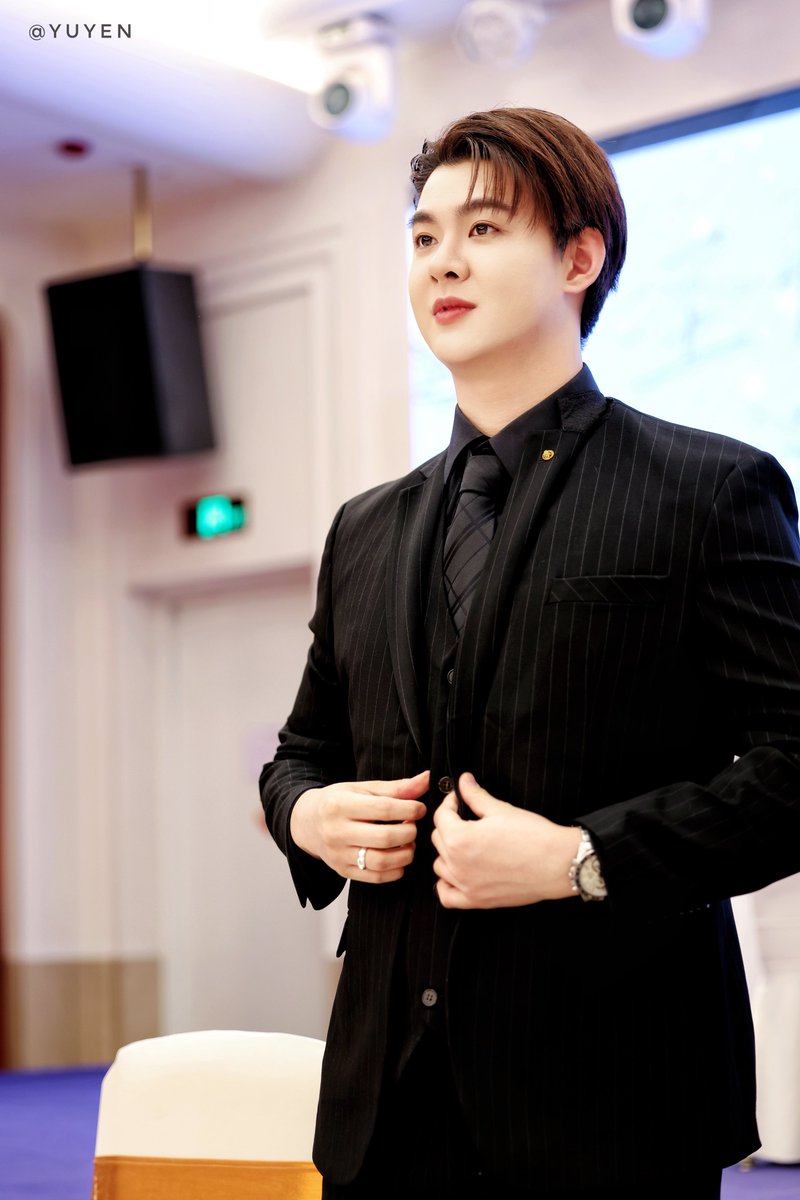 Life has no undo button, turn the page and move forward, hope you never lack the courage to start over again.

#SaintinHangzhou 
#Saint_sup #MingEr
