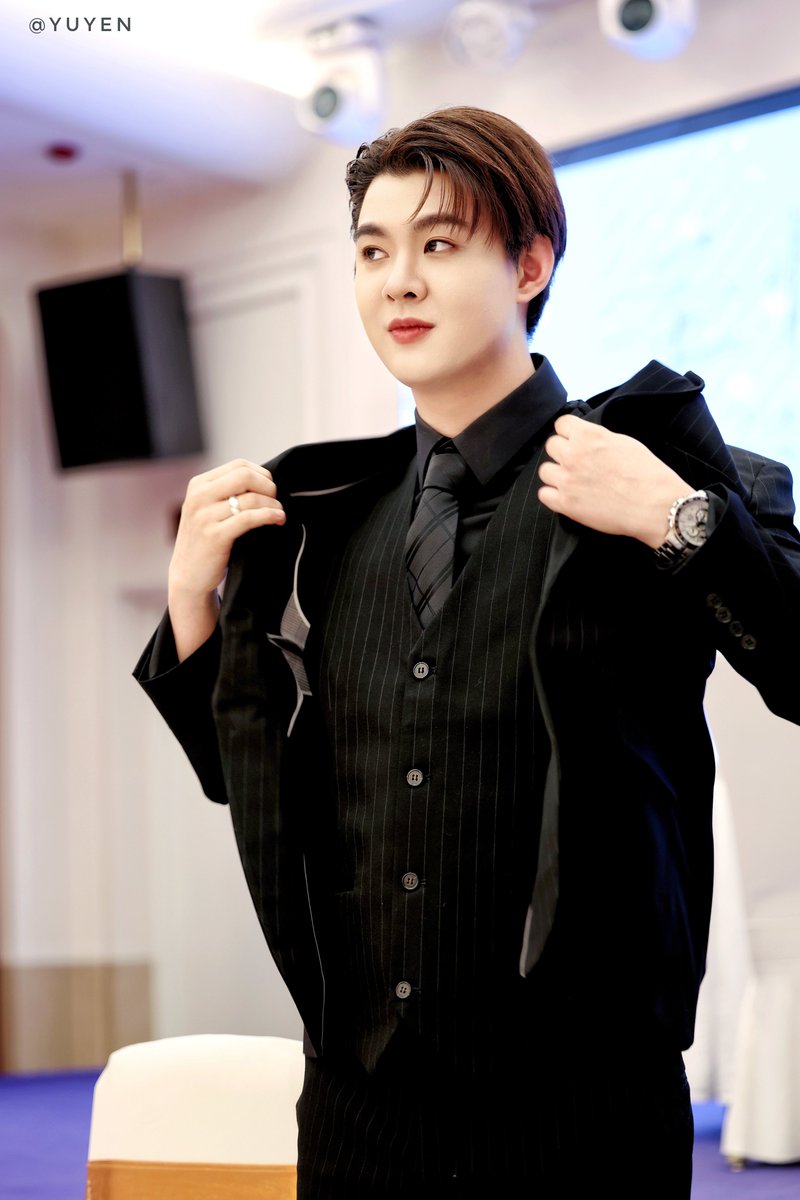Yuyen_Huang's tweet photo. Life has no undo button, turn the page and move forward, hope you never lack the courage to start over again.

#SaintinHangzhou 
#Saint_sup #MingEr https://t.co/uCTsPiG4jp
