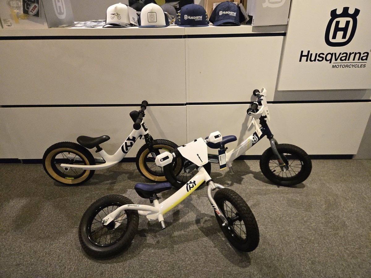 毎年クリスマスプレゼントとして大人気の キッズトレーニングバイク