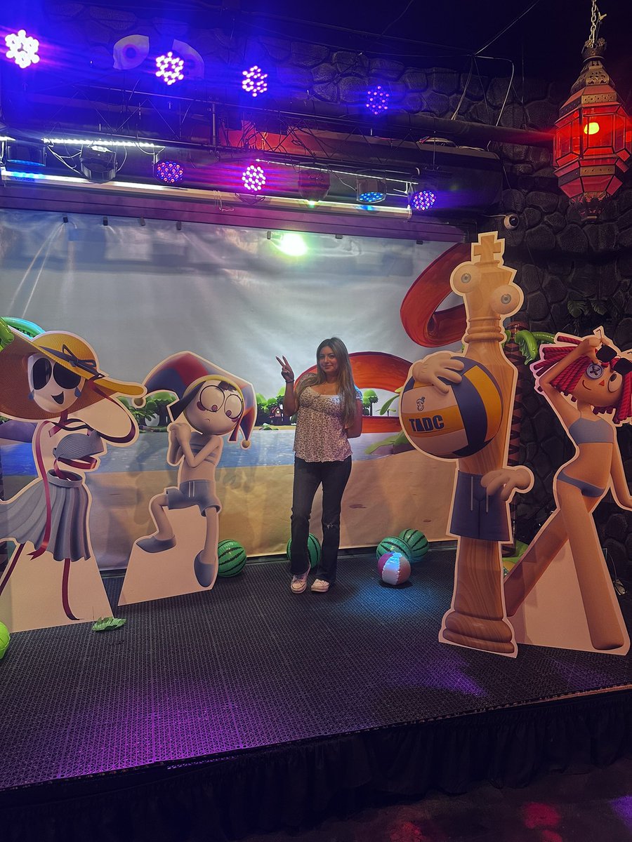 nat_cosplays_'s tweet photo. The Amazing Digital Circus Requiem Cafe 😁 https://t.co/jTdTUv6eCa