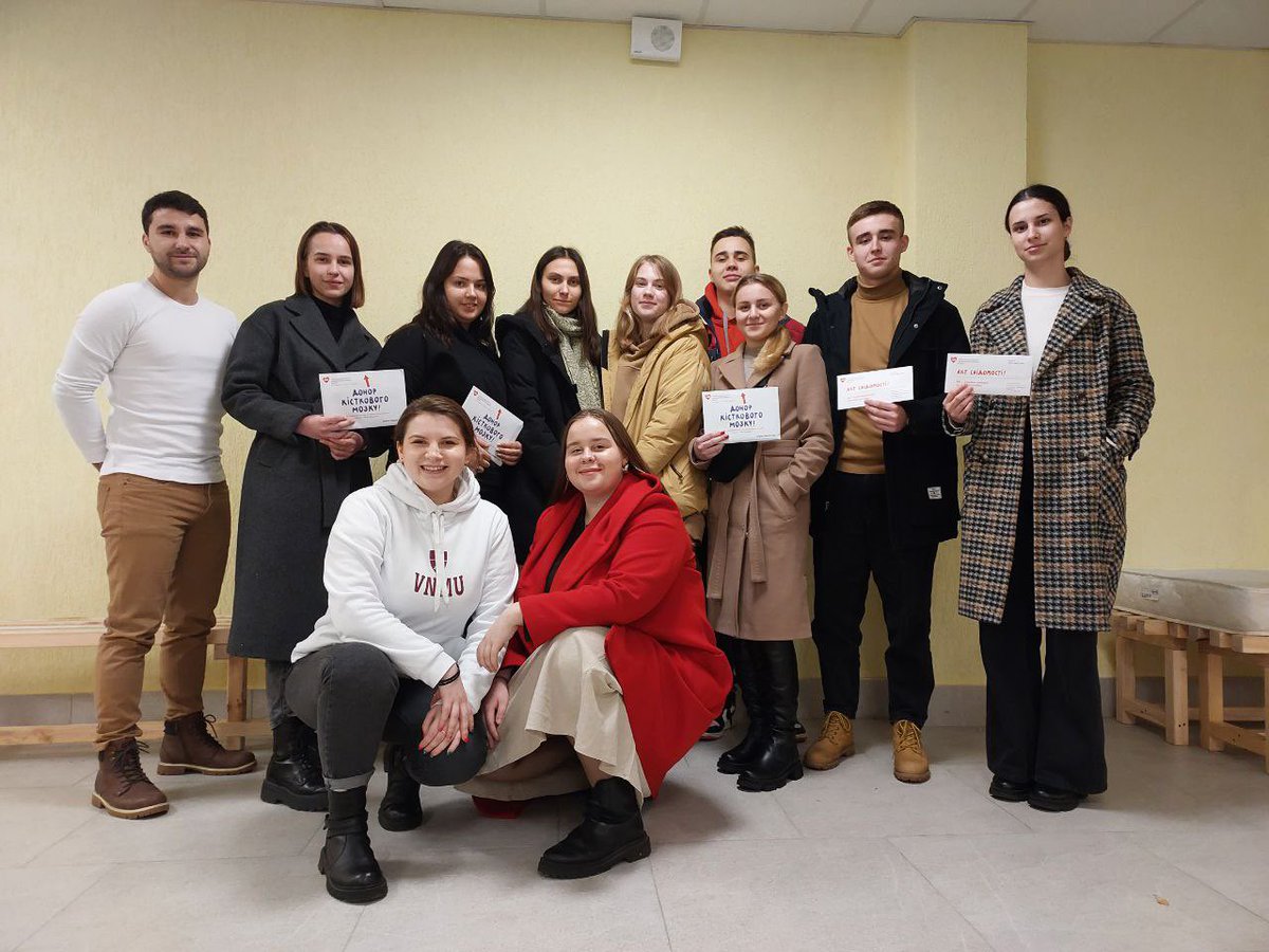 ubmdr's tweet image. Катря була потенційною доноркою, але зараз сама потребує трансплантації!

Катрі 21 рік. Вона — студентка 6 курсу Вінницького національного медичного університету. Майбутня лікарка, для якої медицина була не просто навчанням, а способом життя.

Кілька місяців тому її шлях раптово…