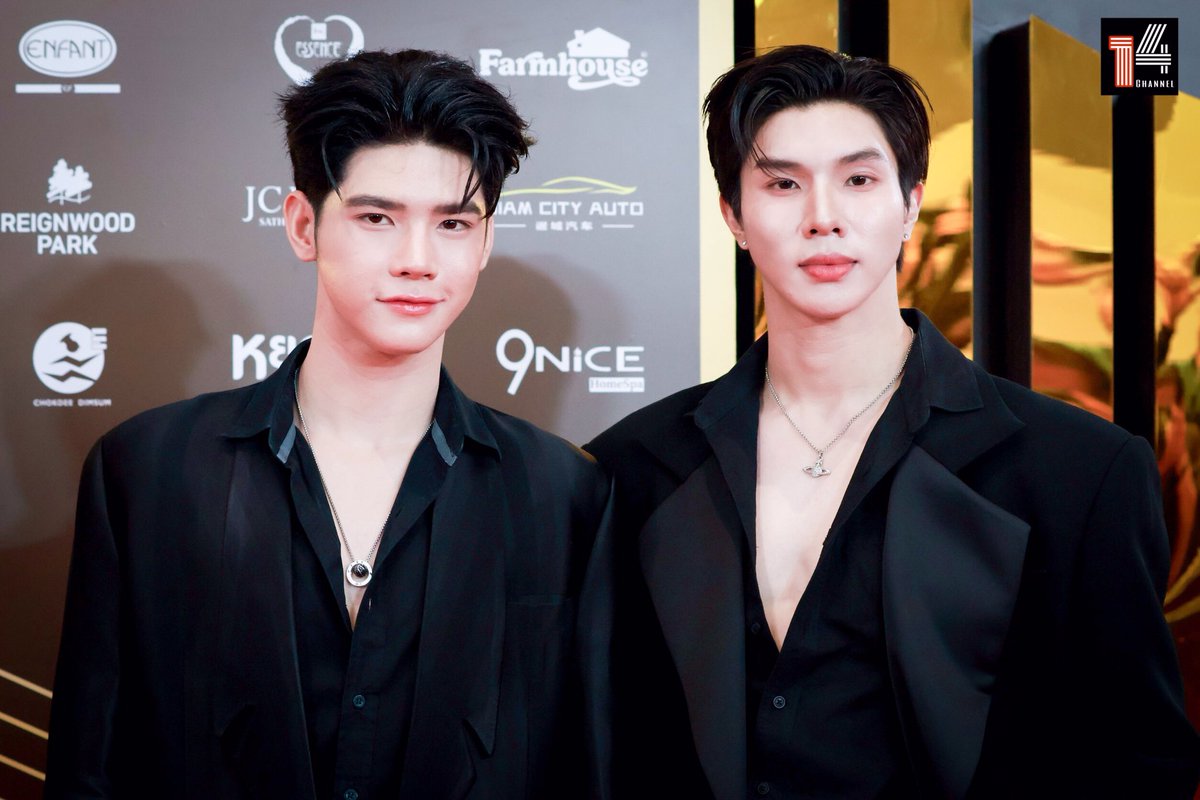 “หล่งลี - อาร์ม” ร่วมเดิน Red Carpet ในงาน “Thailand Headlines Person of the Year Awards 2025” ⭐️✨

#longarm #longlee #armchaiyapat
#PersonOfTheYearAwards2025 #ThailandHeadlines