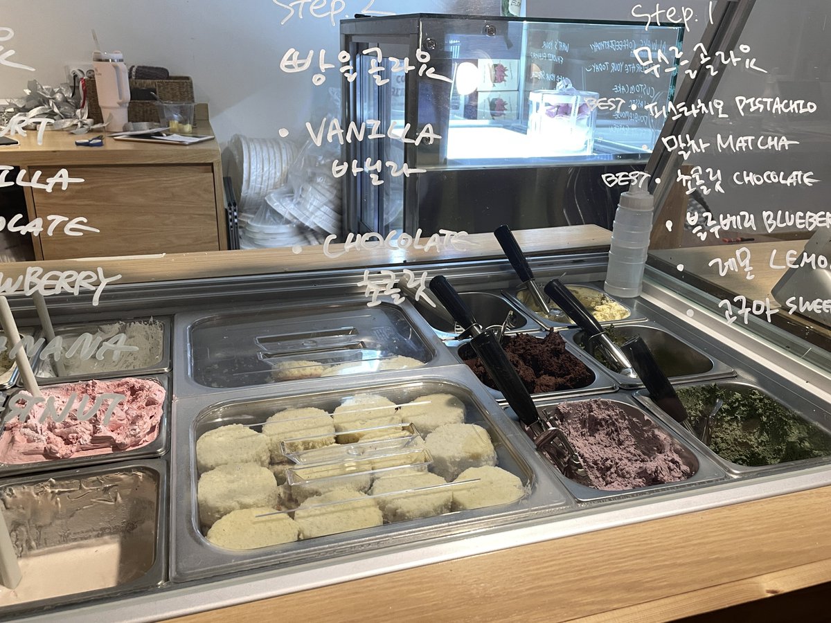 mugiidesu's tweet photo. 📍홍대 커피벌스데이
빵, 무스, 크림, 과일을 원하는 대로 선택해서 먹을 수 있는 곳🫰🏻고르면 바로바로 만들어주시는데 피스타치오 무스가 진짜 너뮤 맛있었어요… https://t.co/PtXWHJ2fCG