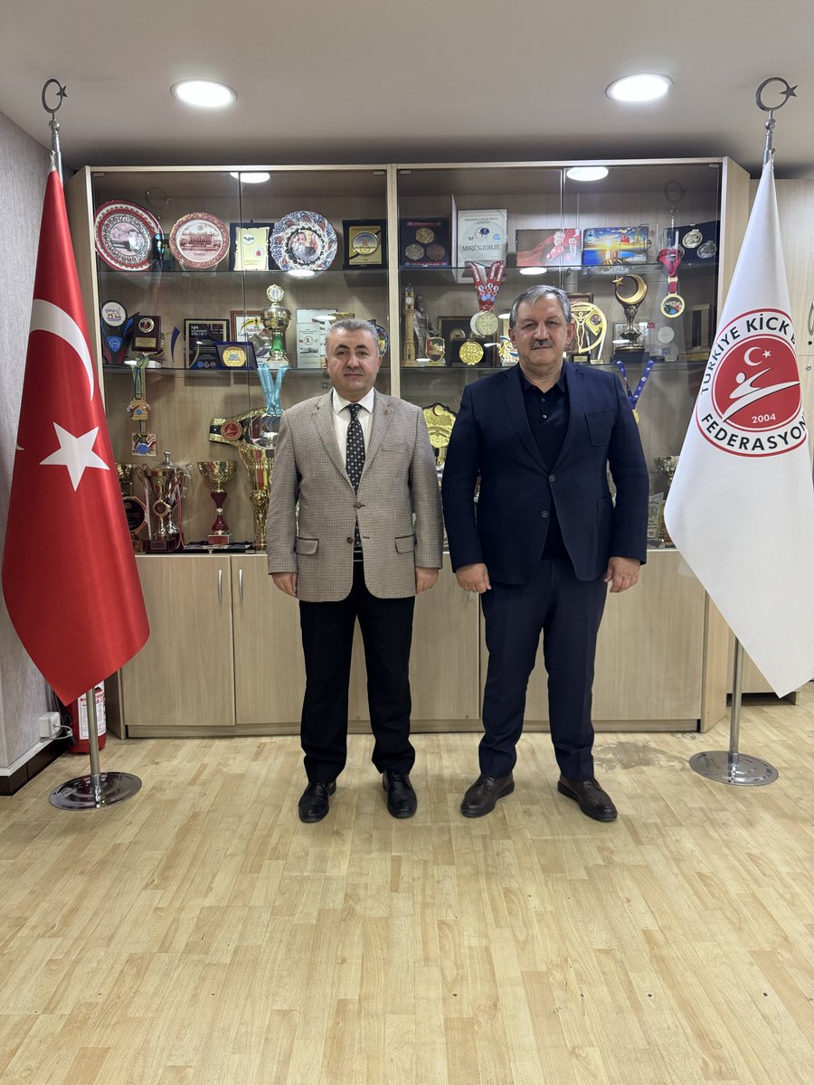 Diyanetsen önceki dönem Genel Başkan Yardımcısı Dr. Cebrail Yakışır ziyaretimize gelmiştir. Kendisine teşekkür ediyorum.

<a href="/CebrailYakr/">Dr. Cebrail Yakışır</a>