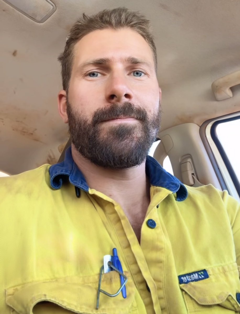 HotTradies's tweet image. Hot tradie in WA
#Tradie #Aussie #French #Gay #HiVis #Rough

IG arnaudlebrun