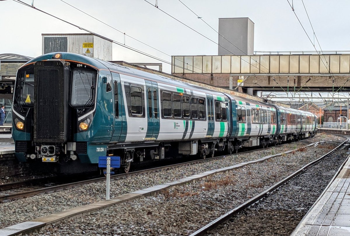 DownOnTheStour's tweet image. Year in Review 2025: July ✨

July kicked off with a Western at Wolves, 730/2s entering service, their displaced units showing up in Manchester, and the ELR diesel gala 🔥

#yearinreview #class52 #western #ELRdieselgala #class730 #desiro #class31 #ped