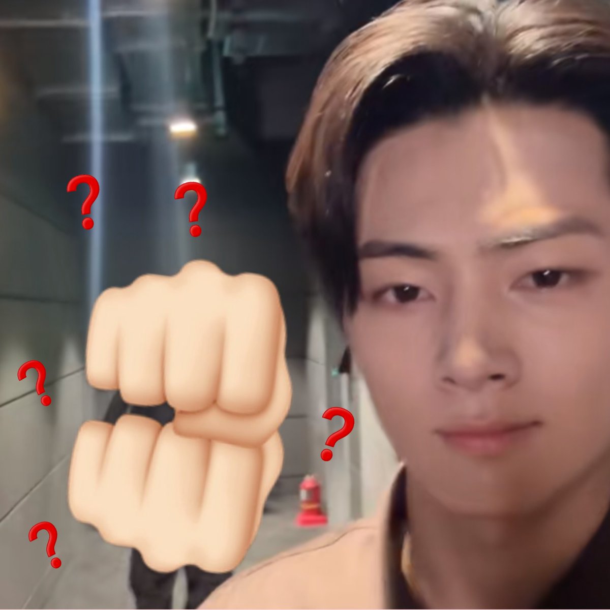 woncattos's tweet image. “where’s                           “there he
#jungwon?”                        is! ♡ ”