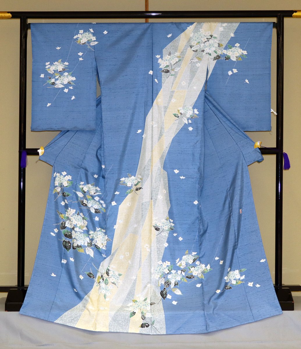 第46回伝統加賀友禅工芸展 訪問着「雨に似合う花」柿本市郎 雨にぬれた