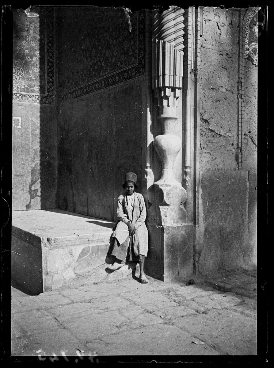 Mehrandhn's tweet photo. سکوی سنگ مرمر. مدرسه چهارباغ اصفهان. https://t.co/valcQA6Sir