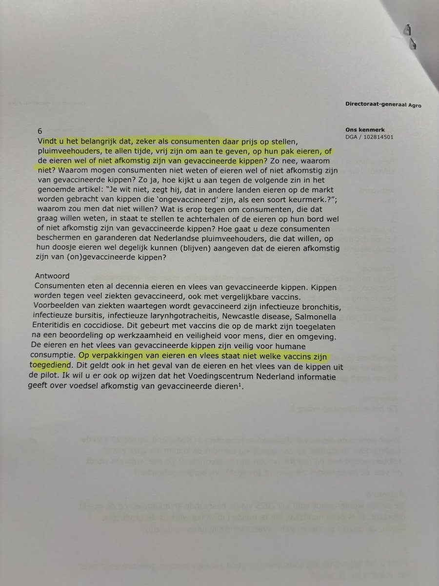 PvanHouwelingen's tweet image. Het kabinet liet gisteren weten dat het vaccin tegen het vogelgriepvirus geen klassiek vaccin maar een vectorvaccin is. Consumenten worden hierover niet geïnformeerd, het vaccin is “veilig en effectief”. Sterker nog, de minister weigert te antwoorden op onze vraag of kippenboeren…
