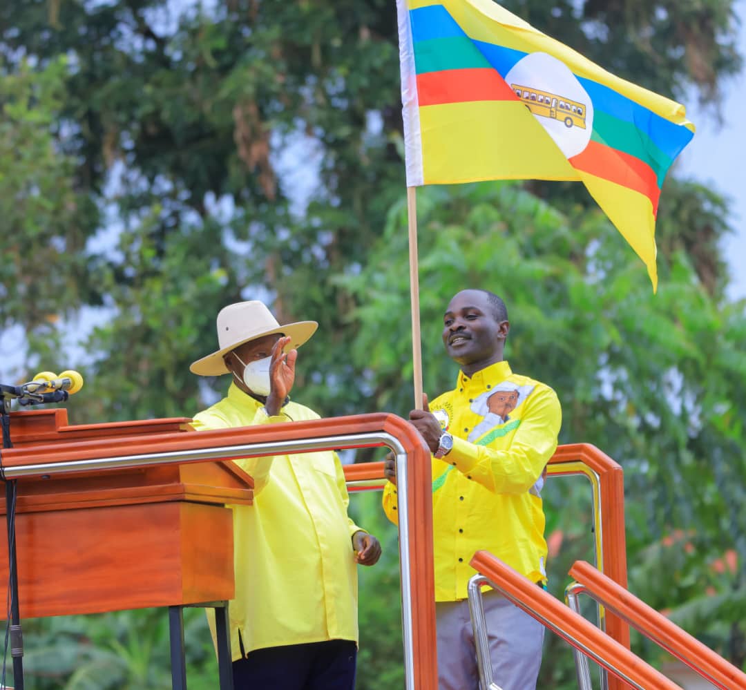 HonByamukama's tweet photo. H.E. @KagutaMuseveni concluded his campaign tour of the Bunyoro Sub-region with a massive rally held in Kakumiro on Monday.

As the Kakumiro NRM District Chair, I received the party flag for Bugangaizi West County and thanked the people of Bunyoro for pledging a 96% NRM Victory. https://t.co/LmorYZaCgh