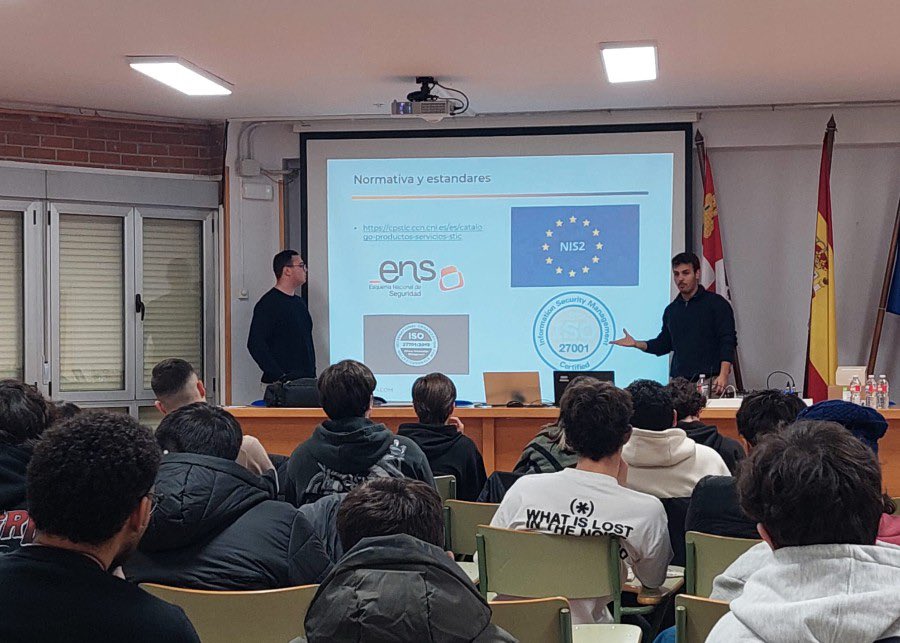 IES_Ribera's tweet photo. Primera jornada de #RiberaConecta con la participación de INTRAME, GMV, ECOGEO, • TOOOLS •, Getronics, DIGI España, NETHIVE CONSULTING, ESI, ESCUELA DE DISEÑO Y MODA y IBERSYA. Jornada muy productiva para los alumnos para conocer de primera mano el tejido empresarial de CyL 👏 https://t.co/9FuNuio66w