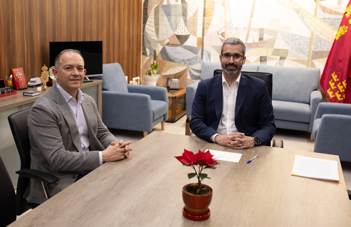 La coordinación entre administraciones es clave para mejorar la vida de la ciudadanía.

Reunión de trabajo con el alcalde <a href="/JesusGoMontiel/">Jesús Gómez Montiel</a> sobre las necesidades de su municipio.

Seguimos trabajando juntos para hacer avanzar Abarán.