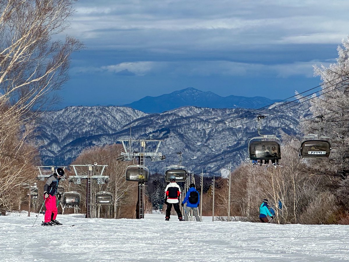 pow22mtg's tweet photo. Ending the Japan trip with some snowboarding at Nozawa Onsen 🏂🏔️ https://t.co/G72kGhuh5I