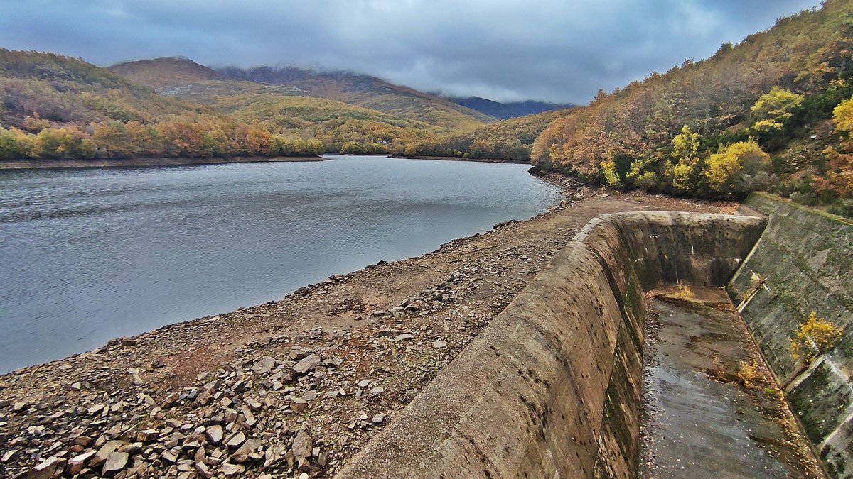 FJCivantos's tweet image. La sucesión de frentes atlánticos modifica la situación de nuestros embalses (Embalse del Riaza-Segovia)... @sibilafc @SergioMeteo @tomeandres @anamaria190977 @giil_jose @TiempoCyLTV @lasextameteo @fcocachometeo @JoannaIvars @BelenSamper_ @tiempobrasero @ElTiempo_tve #embalse