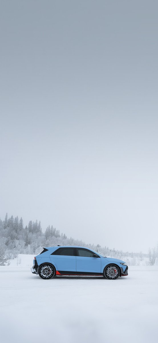 Hyundai_japan's tweet image. 1月のカレンダーをお届け📅

2026年のはじまり。
澄んだ空気の中、IONIQ 5と新しい年へ。
静かな冬の朝に、未来が走り出す✨

🔗壁紙の車両情報はこちら
hyundai.com/jp/ioniq5?utm_…

#ヒョンデ #IONIQ #EV #電気自動車