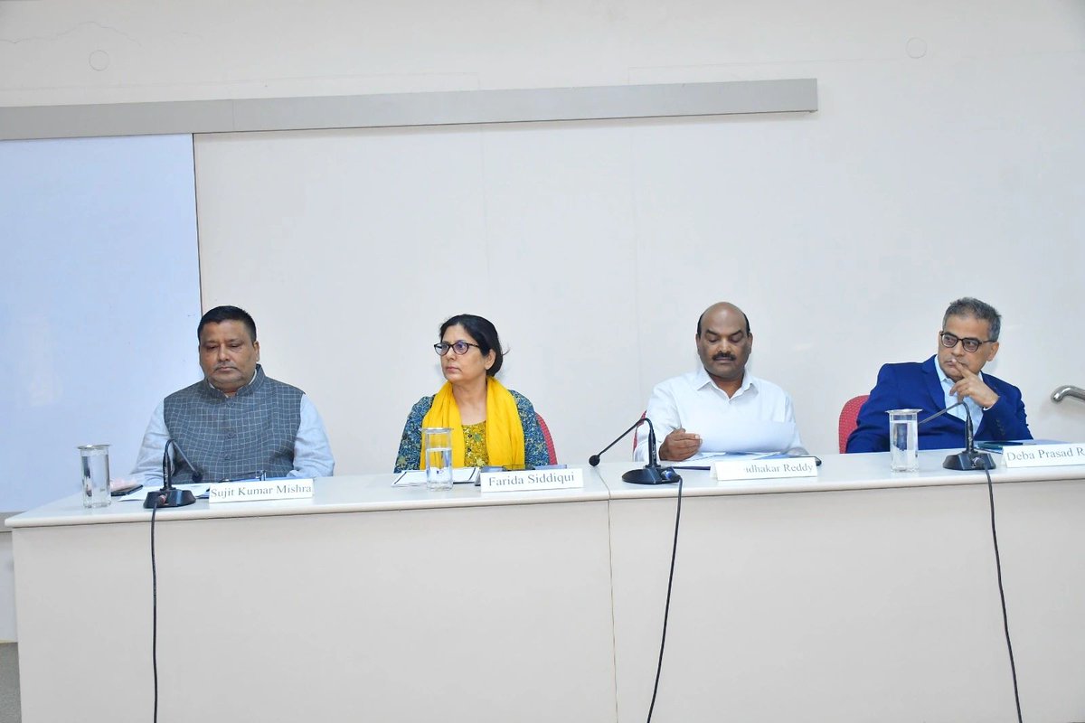 CsdHyderabad's tweet photo. 2/2 The session was graced by Prof. Sudhakar Reddy as the Chief Guest, Prof. Farida Siddique, who delivered the inaugural address, and Prof. Deba Prasad Rath as the Guest of Honour. We are grateful to @icssr for sponsoring the event.
#nationalworkshop #decodinghealth #nfhs https://t.co/zFcyR1DoHK