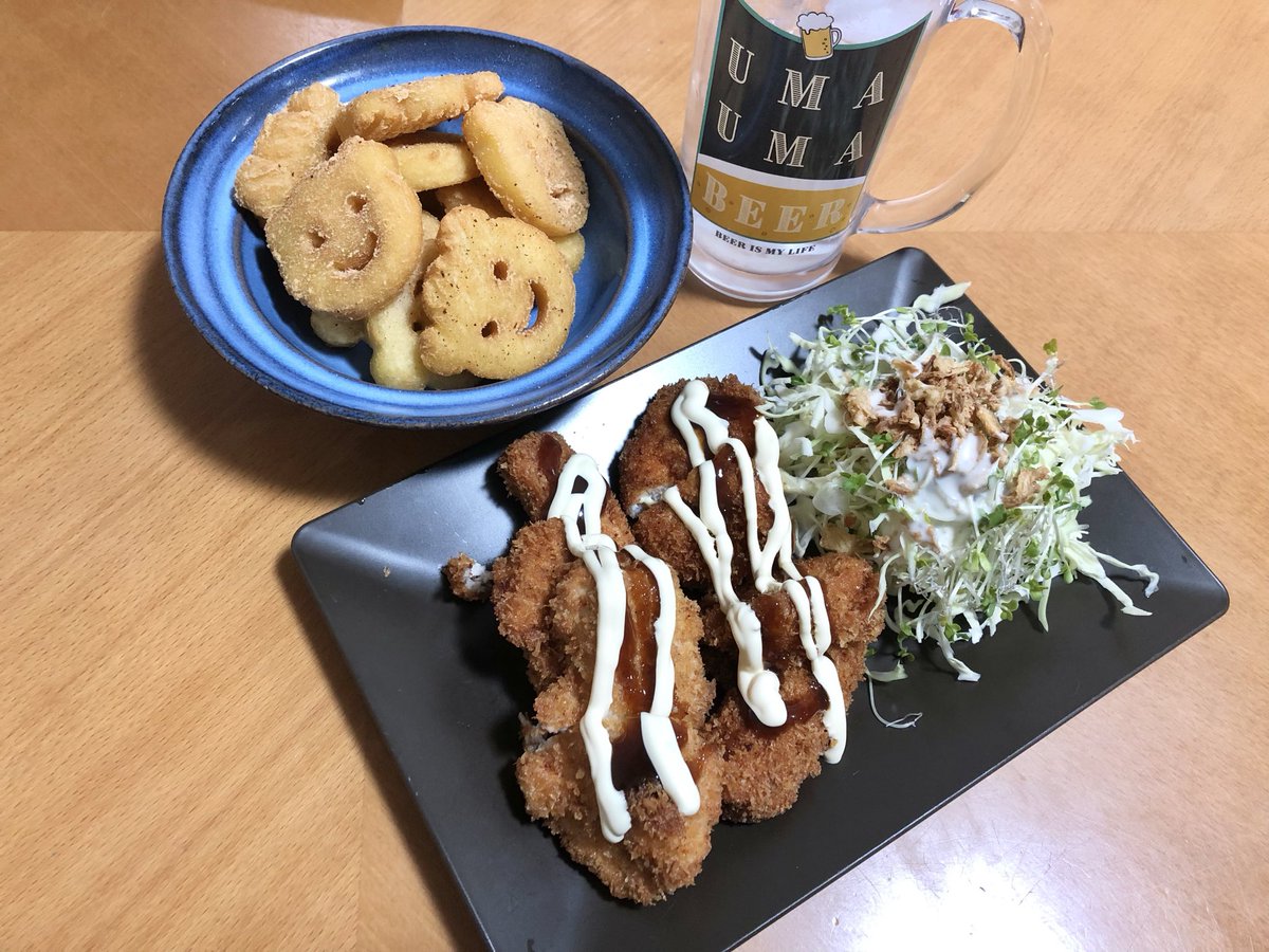 CANA30207831's tweet photo. #晩御飯

今夜はピザ🍕
　　　チキンカツ&amp;ポテト
　　　　サラダ🥗
奥様ありがとう
いただきっまーす*\(^o^)/*

#笑顔カラッと火曜日
#奥様ありがとう https://t.co/uzMP2baIcE