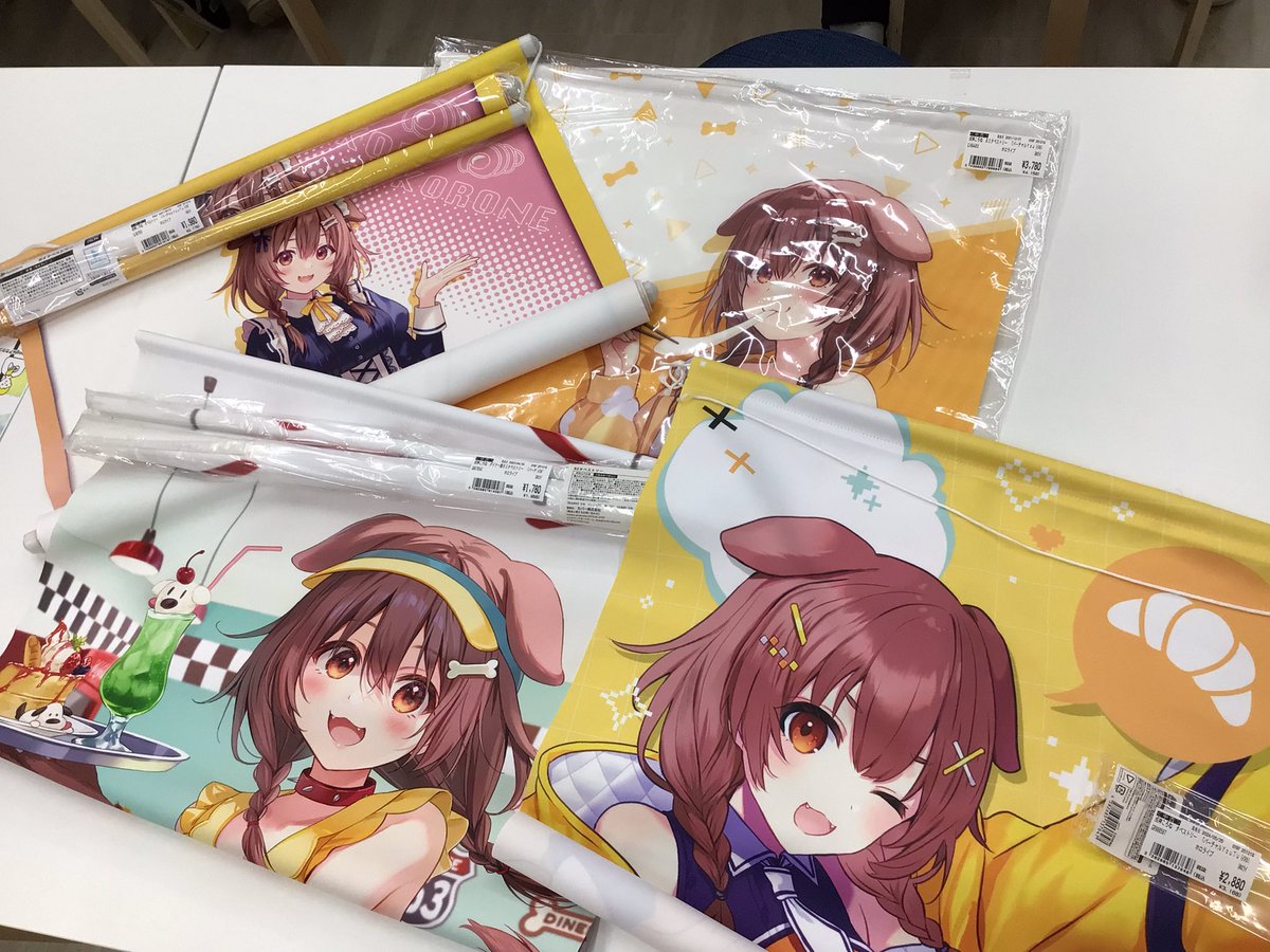 戌神ころねちゃんのタペストリーなどたくさん🥐🥐🥐とキュアホワイトの