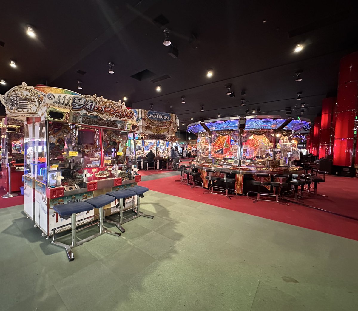 ウェアハウス三橋店

ウェアハウスのメイン店舗なだけあって、FT4と5にグラクロがあって人気機種も並ぶかなり広い店内

メダルは安いから新規でも全然遊んでいられる
メンテ台多めと明らかな嫌がらせ台があったのが残念