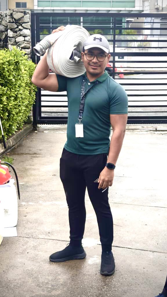 HarrisNasir's tweet image. Hari ni kita main air kat tempat kerja 💦