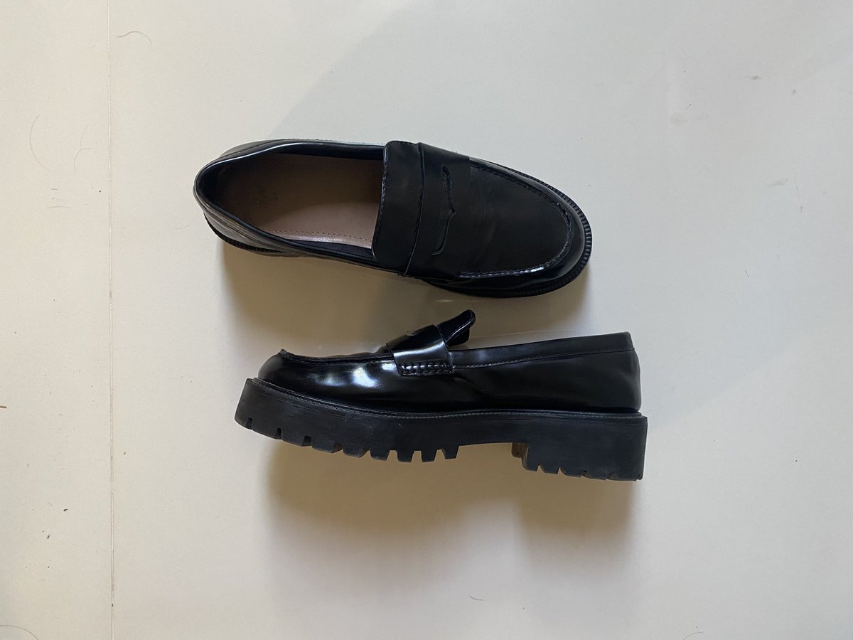 strawberycoffee's tweet photo. ส่งต่อรองเท้า Loafer H&amp;M  Size 37 

• 300฿ free shipping 💌
ทรงสวย สภาพดีมากๆๆๆ 

#ส่งต่อเสื้อผ้า #ส่งต่อรองเท้า #ส่งต่อcintage #ส่งต่อfallenangel #โล๊ะตู้เสื้อผ้า #ส่งต่อhm #ส่งต่อ #เสื้อผ้ามือสอง #รองเท้ามือสอง https://t.co/FBFGrY6do1