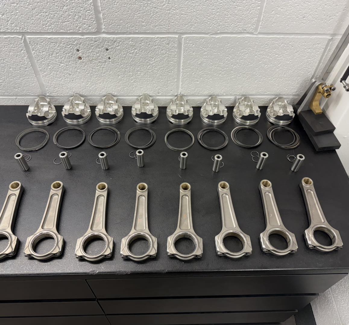 sttpracing's tweet photo. Sleeved gt500 5.8 going together after some machining.
#sttpracing #gt500 #enginebuilder #engine #fordmodular https://t.co/sgRUvxg9ei