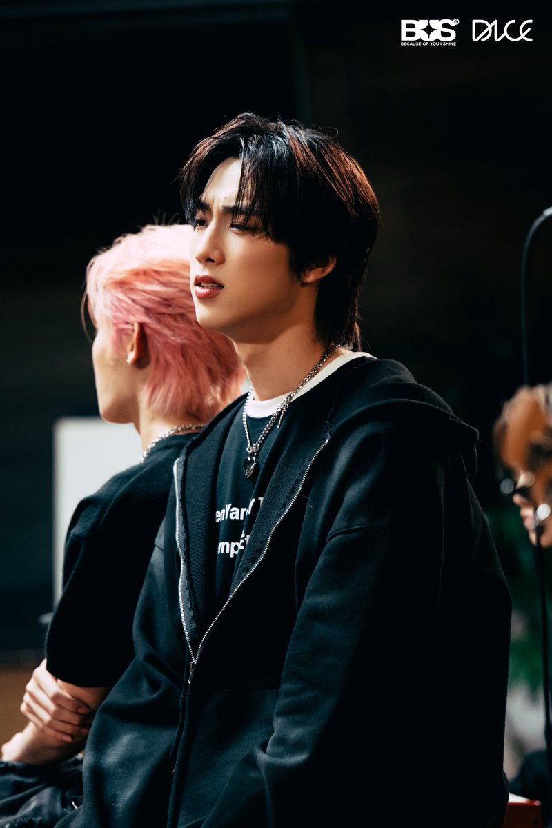 BEHIND THE SCENES 📸 (3/12) 

DICE 'ยิ่งคบยิ่งไม่รัก (Why?)' | BUSDICE LIVE SESSION

OUT NOW
🔗: youtu.be/iPtgBjhWNCc

#BUSDICELIVESESSION
#BUSbecauseofyouishine
#DICE_SONRAY
#SONRAYMUSIC