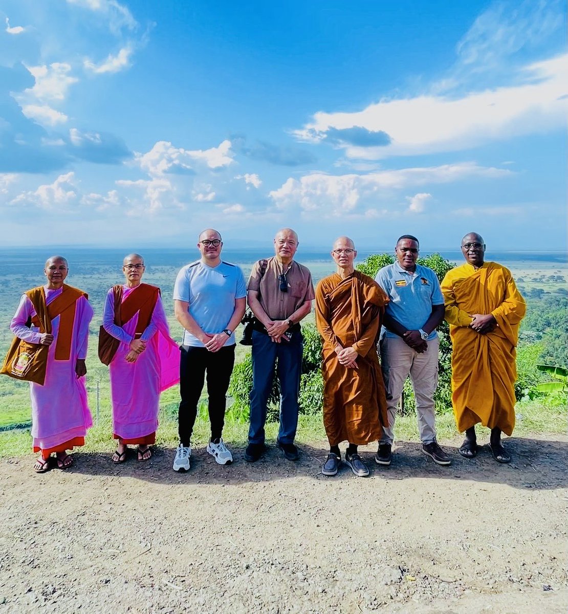 AllanBsafaris's tweet photo. From mindful journeys to wild horizons.
Our Buddhist guests soaking in the panoramic entrance views of Queen Elizabeth National Park.

For inquire and bookings;
🔗https://t.co/snBNEkMRb9
☎️+256770985030
📧 allanbsafaris@gmail.com https://t.co/3unGLppLrj