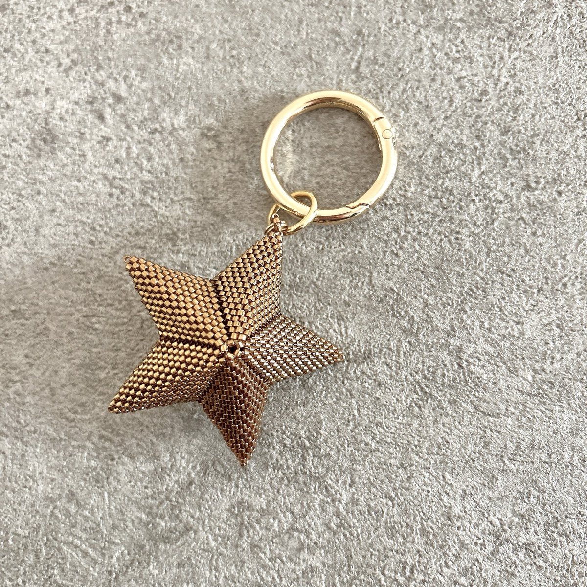 woss_handmade's tweet photo. オーダー頂きました🫶

#星 #バッグチャーム #ハンドメイド #ビーズアクセサリー #beadswork https://t.co/aKh72sGgr7