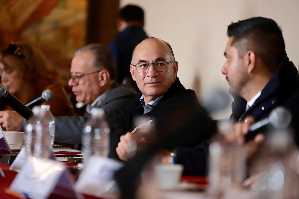 Como parte de las acciones de justicia laboral, aprobamos en la sesión de Cabildo un paquete de 50 pensiones en favor de trabajadoras y empleados de <a href="/SLPMunicipio/">Gobierno de la Capital SLP</a>, que durante gran parte de sus vidas trabajaron en favor de nuestra ciudad.
 
¡Sigamos avanzando por un