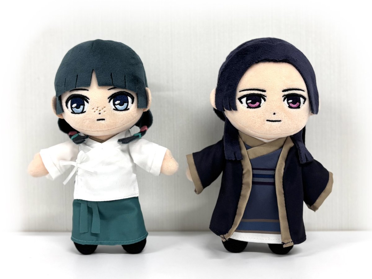 薬屋のひとりごと 原作展 ぬいぐるみ 2点セット ◤ #薬屋原作展 グッズ情報 ◢ 猫猫と壬氏のぬいぐるみは、 日向夏先生