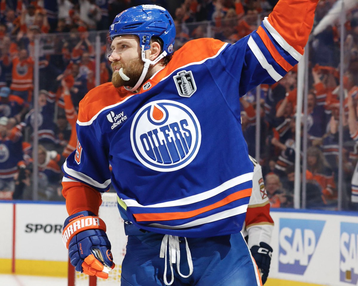 When the #Oilers face the #Penguins all of these things are possible.
Jarry in net for Oil.
Skinner in net for #Pens.
Draisaitl gets point 1000.
Drai scores to tie Anderson for 3rd in Oilers all-time goals (417).
Crosby gets 2 pts to tie Lemieux for most pts by Pens player (1723)