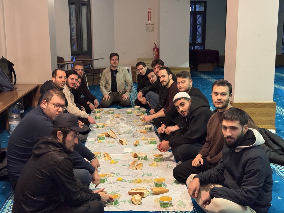 Milli Gençlik Kulübü olarak haftalık sabah namazı buluşmamızı ve çorba ikramımızı gerçekleştirdik.