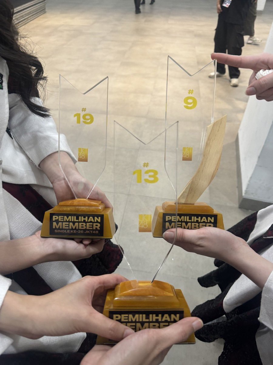 L_MarshaJKT48's tweet photo. Banyak pelajaran dan kenangan yang berkesan di tahun ini, ga kerasa 1 tahun lalu adalah hari dimana aku di percaya banyak orang untuk bisa di posisi #9, Terimakasii banyakk untuk semua usaha keras kalian semua🙏🏻 aku akan selalu berusaha berikan yang terbaik untuk kamu🫶 thankyou https://t.co/oTvmdjhaui