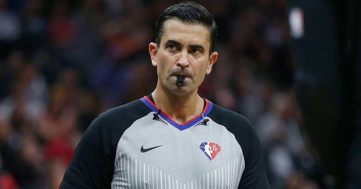Stunna999_'s tweet photo. Some of the worst officiating I’ve seen in my fuckin life dude these mfs are horrible at the job smfh. https://t.co/DvRvUgXN5r