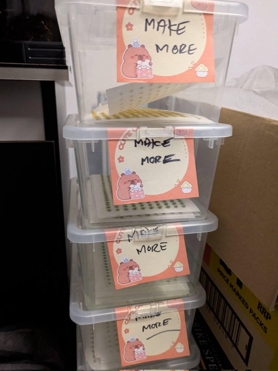 toeFUNKstudios's tweet image. Early morning here for me as I sort out the grass tufts production line! Need more stock for these best sellers :)