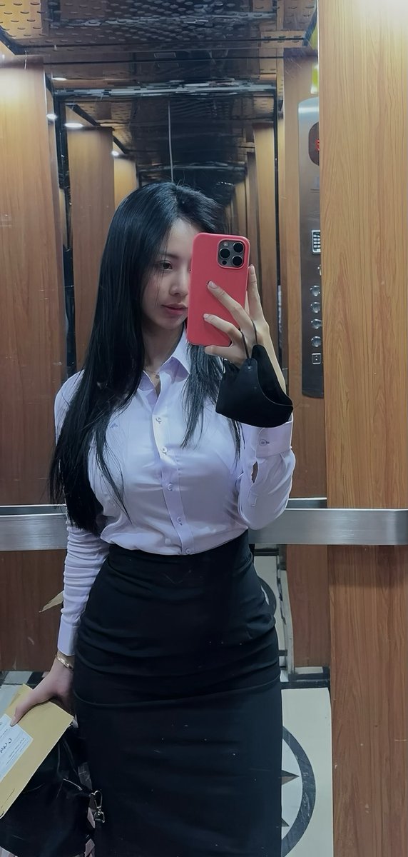 Minh Hằng tweet media