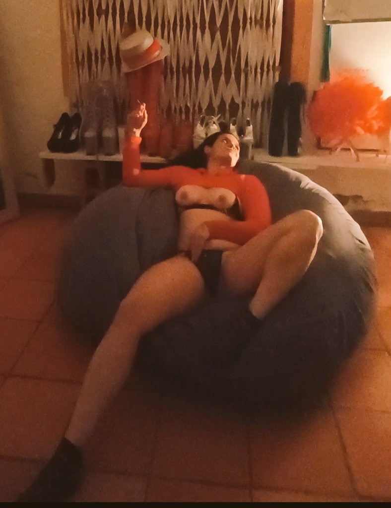 Así estoy: borrosa después de este voleo... 👠👠 #eroticgirl #heels #weedgirl