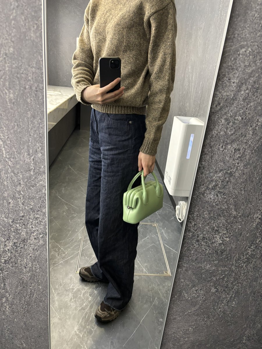 1__ess08's tweet photo. 仕事で疲れたので休みの日に1人で映画に行き、カフェでご飯を買い、友達のプレゼントを買い、ゆっくり家で過ごした🏠 https://t.co/ScpwUJpmZk