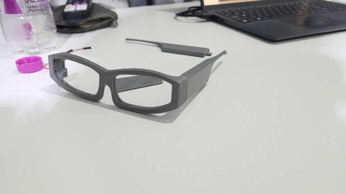 ChimdiXo's tweet photo. @theAesthery dropped a major update for its Aesthetic glasses with several key improvements:

—A 50% reduction in size, while adding more functionality for new use cases
—3x faster assembly
—3x faster firmware loading https://t.co/MzvF66xWUf