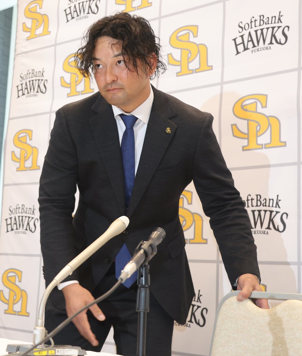 SponichiHawks's tweet photo. 契約を更改した　＃嶺井博希　選手
＃sbhawks
#スポニチ 
＃沖縄尚学
＃亜細亜大 https://t.co/bTMiJ4BxBW